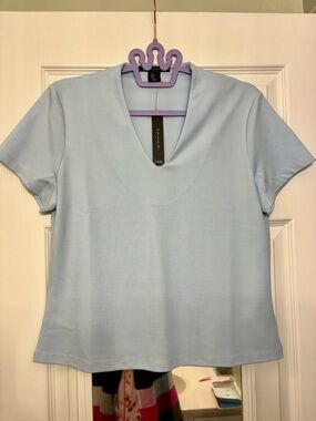 Tahari Light Blue Short Sleeve V-Neck Tee